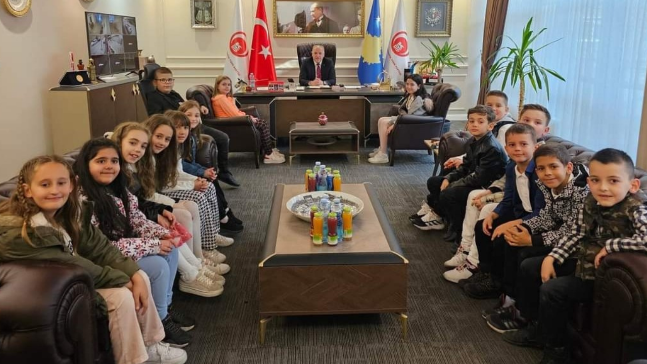 Kosova’da çocuklar 23 Nisan'da çifte bayram kutladı