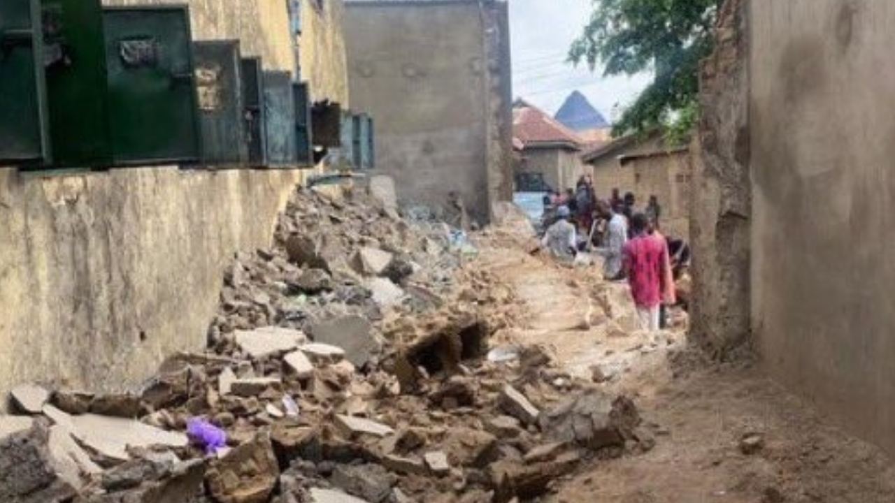 Nijerya’da şiddetli yağışlarda hapishane hasar aldı: 118 mahkum kaçtı