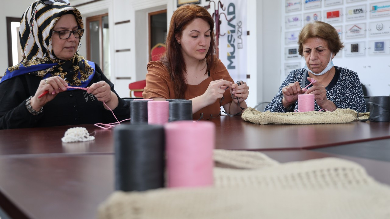 Elazığlı kadınların ürettiği çantalar dünyada sergileniyor