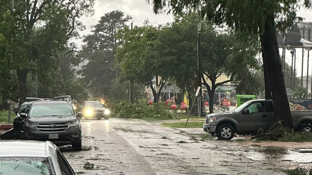 Texas’ı hortum vurdu: 4 kişi öldü, 800 binden fazla ev elektriksiz kaldı