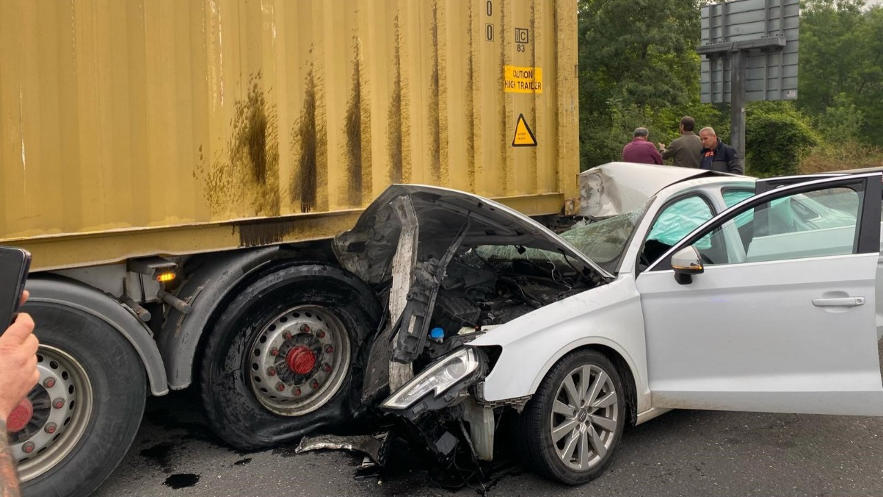 Sakarya geçişinde feci kaza, 2 yaralı