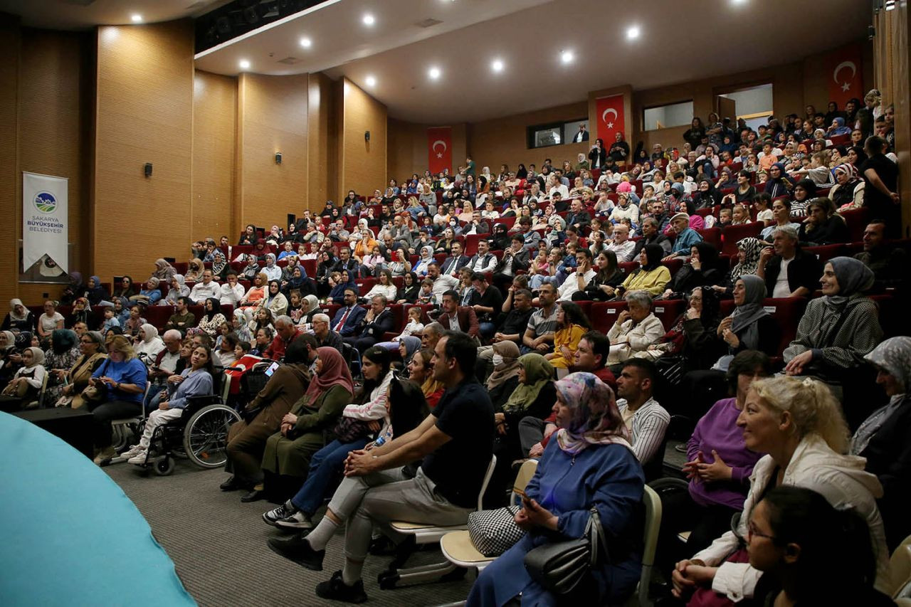 Başkan Alemdar miniklerin mezuniyet heyecanına ortak oldu - Sayfa 24