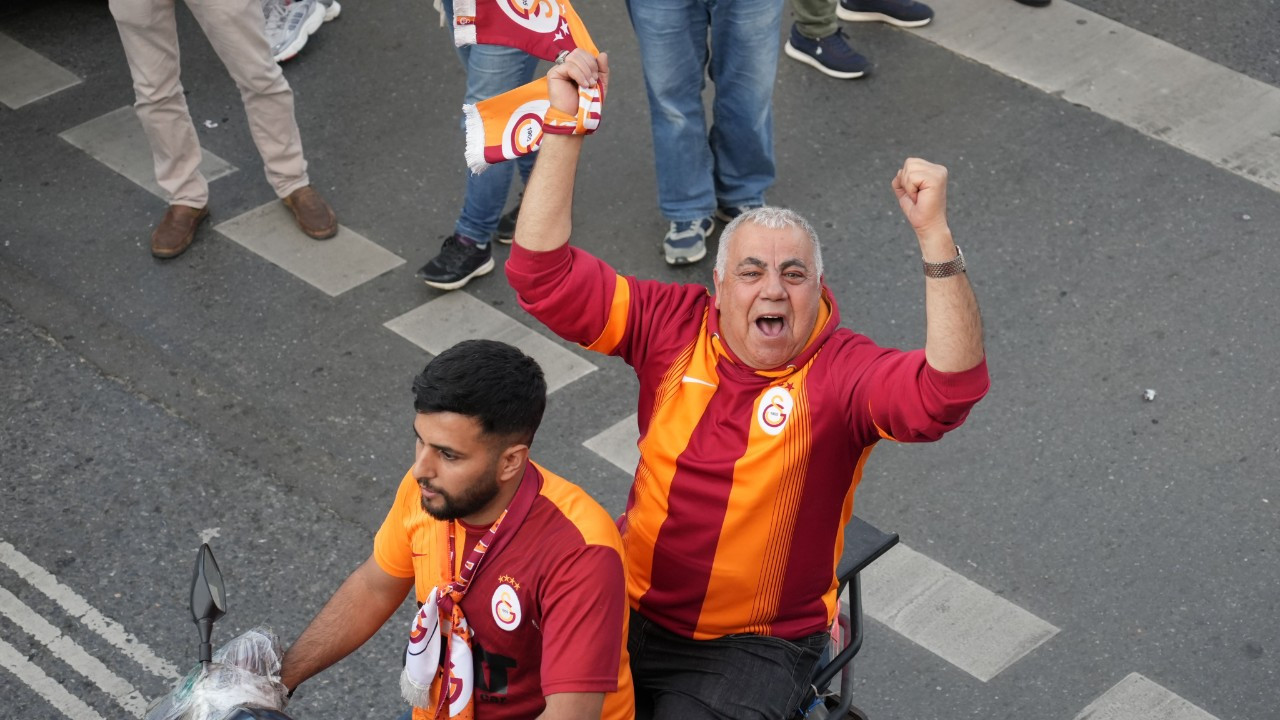 Galatasaray, İstanbul’da şampiyonluk turu attı