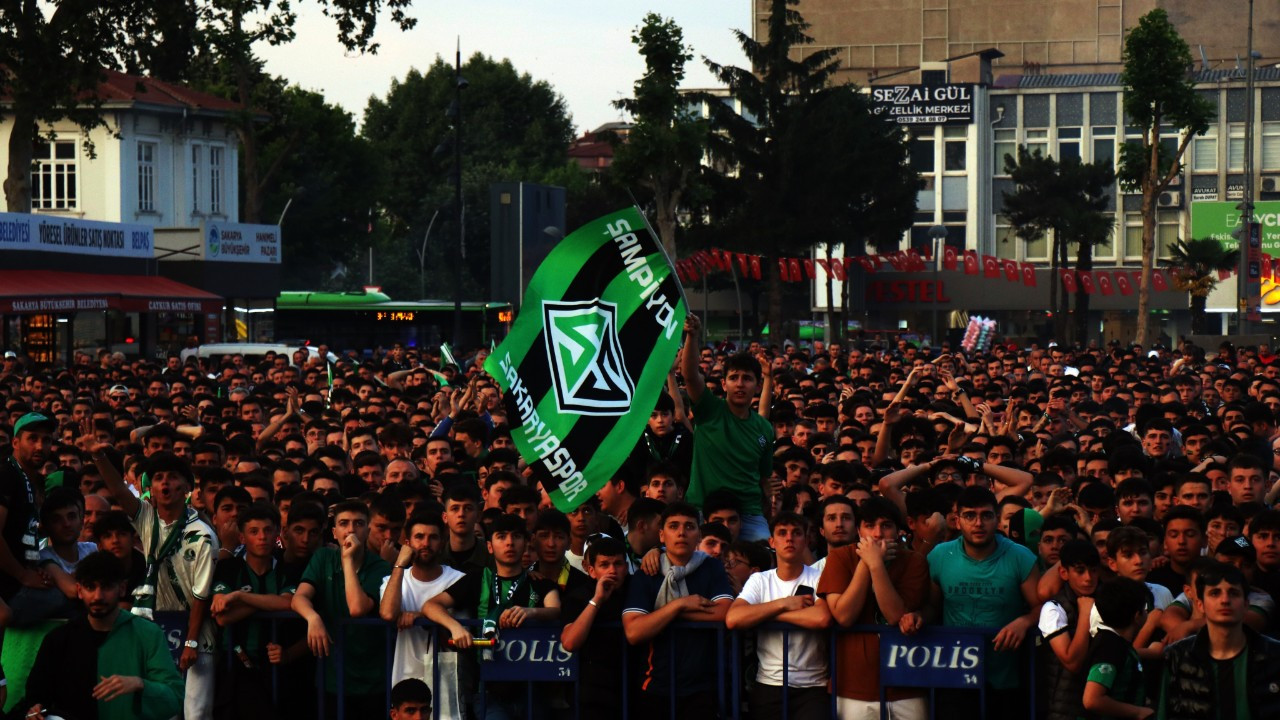 On binler statta, binler meydanda Sakaryaspor’a destek oluyor