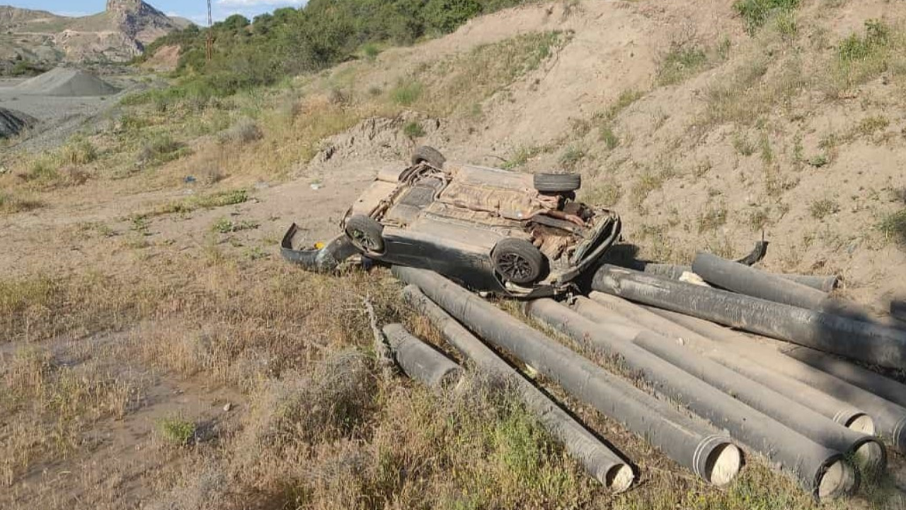Elazığ’da otomobil şarampole yuvarlandı: 1 ölü, 6 yaralı
