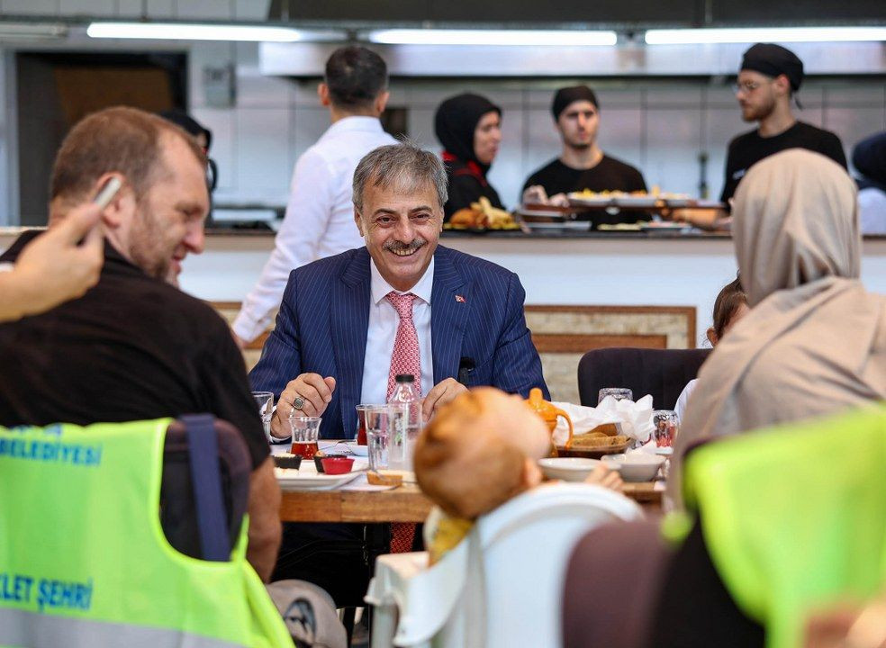 Güneşli bir pazar sabahında renkli buluşma - Sayfa 13