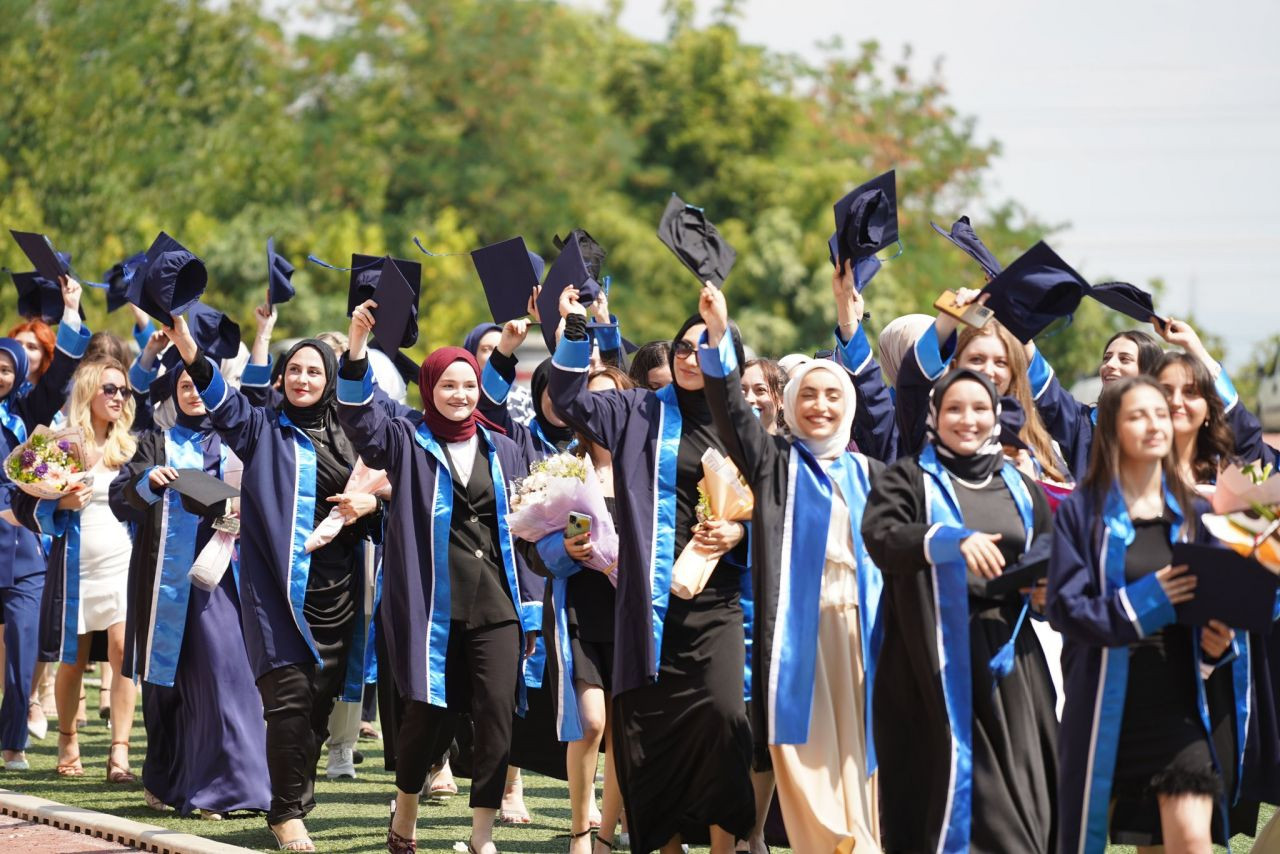 Sakarya üniversitesi mezuniyet heyecanı - Sayfa 1