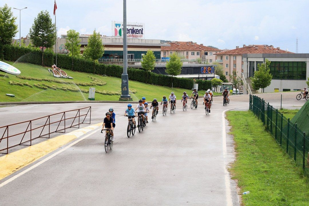 Geleceğin şampiyonları pedallarını keşfediyor - Sayfa 1