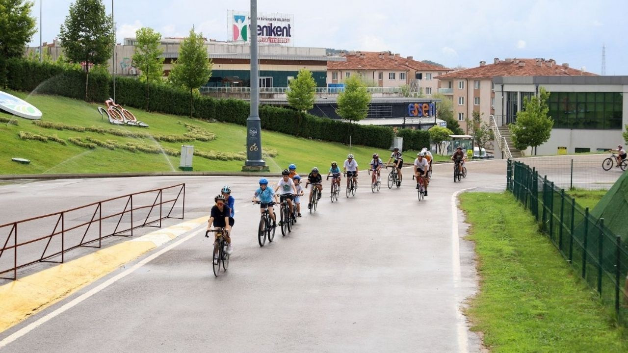 Geleceğin şampiyonları pedallarını keşfediyor