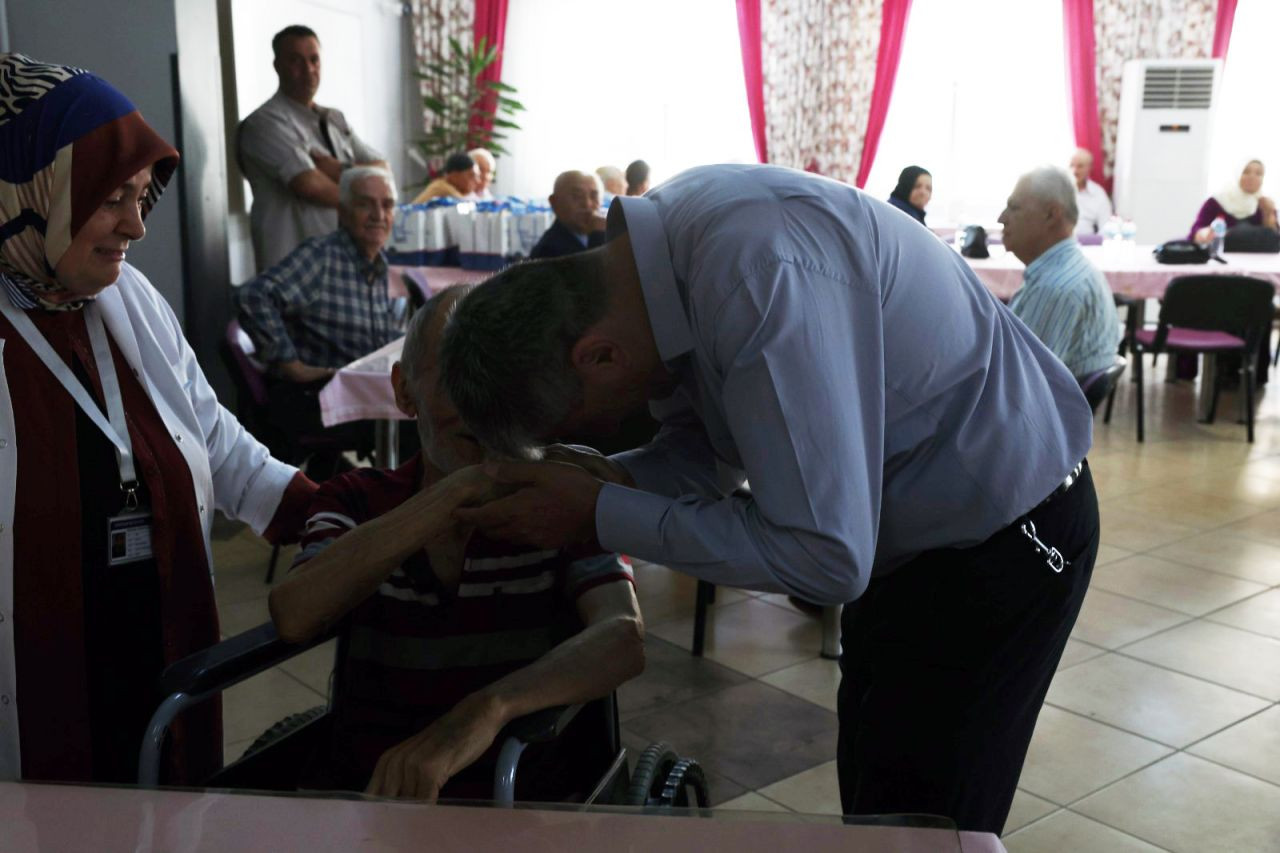 Serdivan Belediyesi’nden Yaşlılara Sevgi Dolu Ziyaret - Sayfa 8