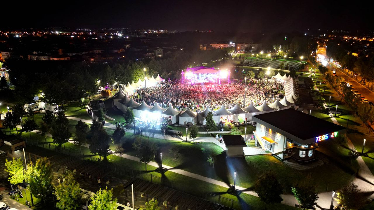 Yazın en büyük festivali şölen tadında başladı - Sayfa 4