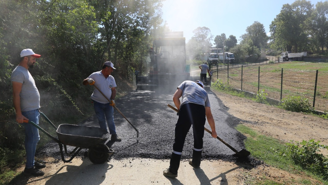 Serdivan’da Asfalt Mesaisi Sürüyor