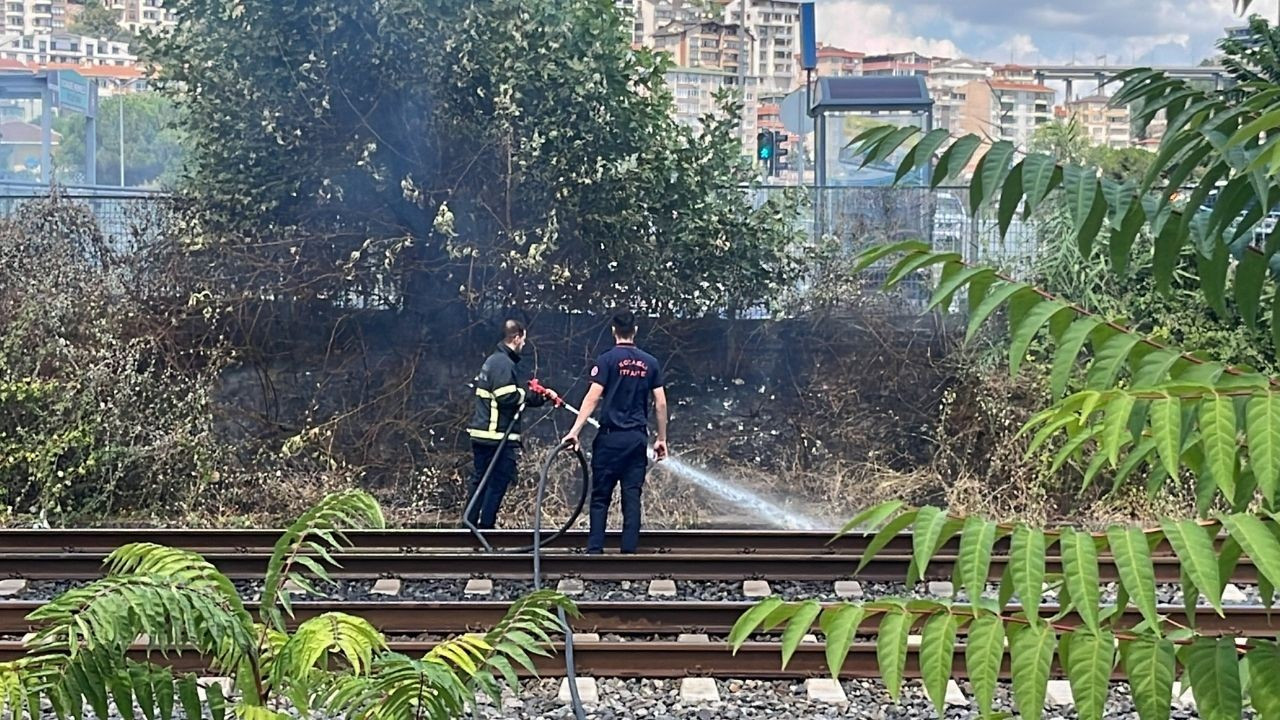 Hızlı Tren Rayında Çıkan Yangını Canlarını Hiçe Sayarak Söndürdüler