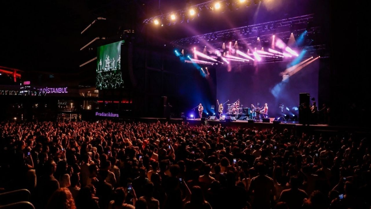 Türkiye'de konserlerden en çok gelir elde eden sanatçılar