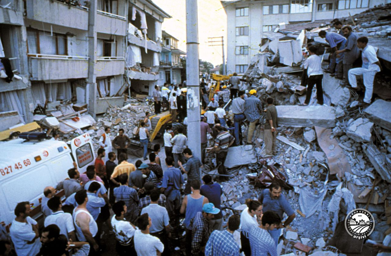 17 Ağustos depreminin üzerinden 25 yıl geçti acılar hala taze... - Sayfa 1