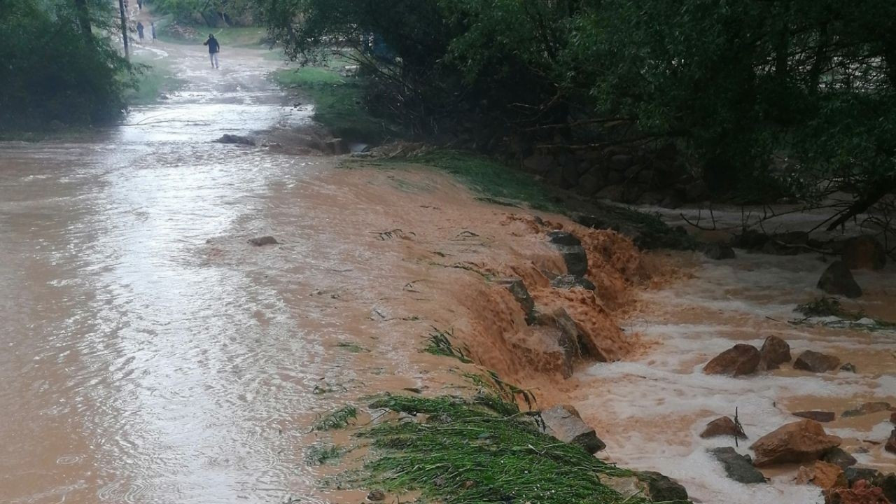 Sel sularına kapılan çoban öldü, 1 kişi kayıp