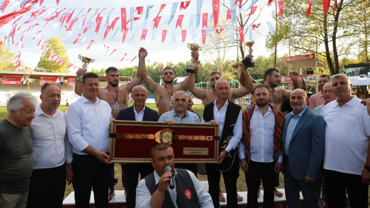 59. Akbalık Yağlı Güreşleri’nde başpehlivan Serdar Yıldırım