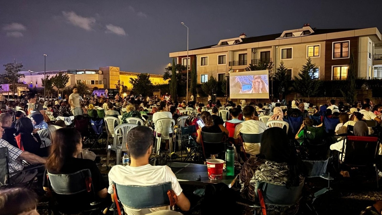 Serdivan Açık Hava Film Gösterimleri Devam Ediyor