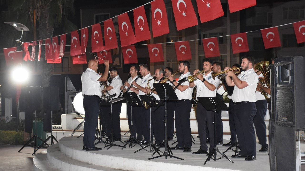 Kent Orkestrası Erenler’de vatandaşla buluştu