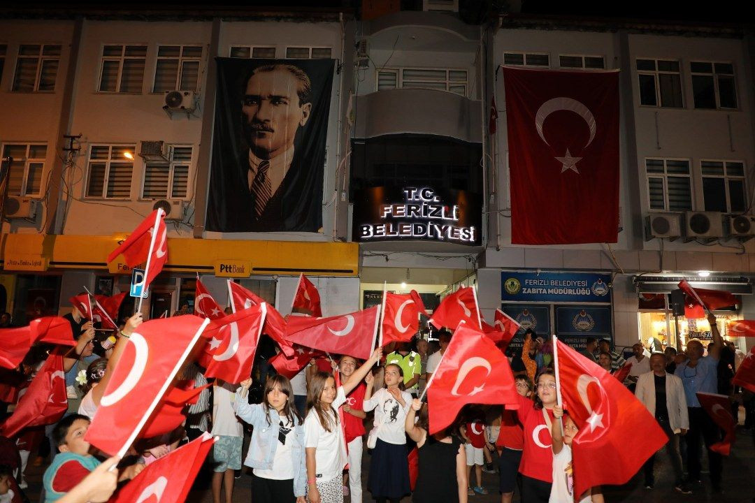 Ferizli Zafer Bayramının 102. Yılına Özel Fener Alayıyla Taçlandı - Sayfa 6