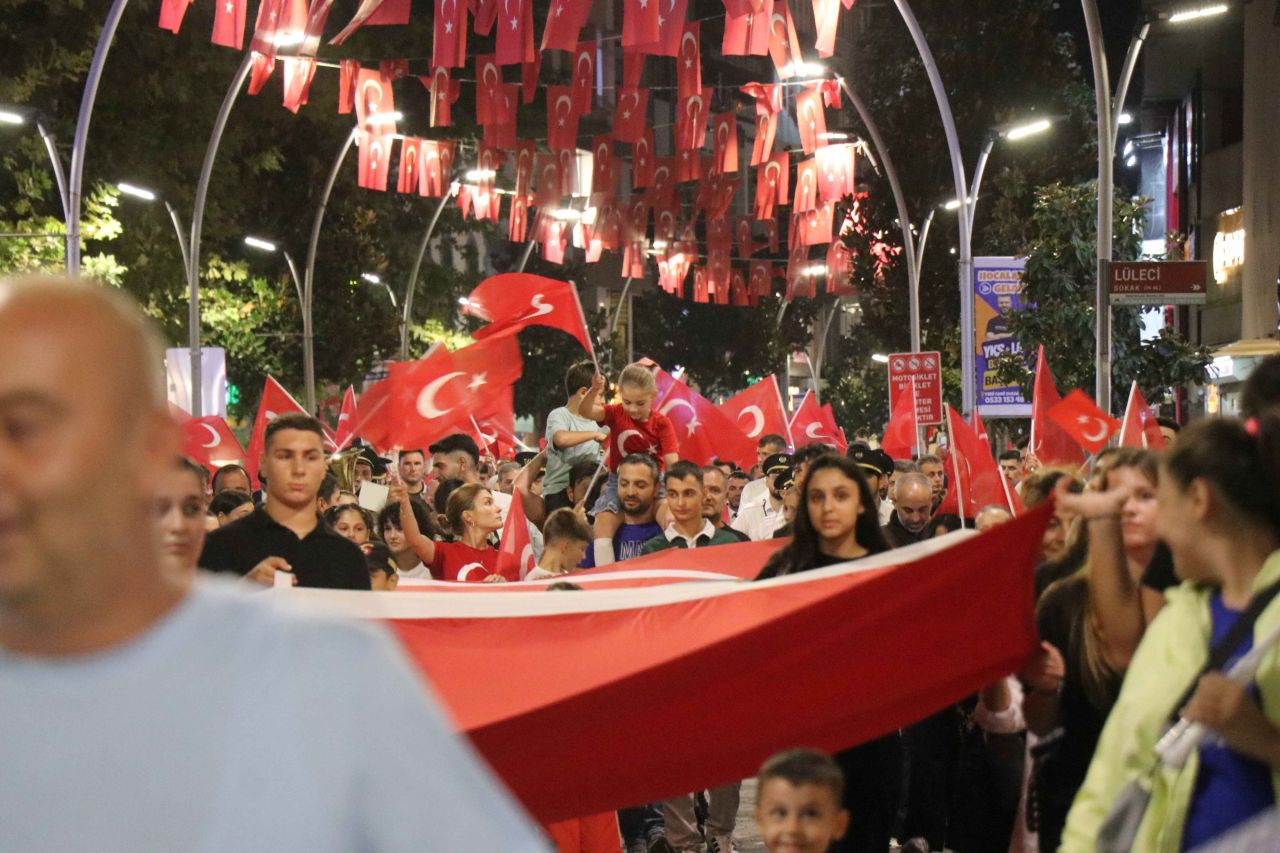 Sakarya, 30 Ağustos Zafer Bayramı'nda Coşkuyla Tek Yürek Oldu - Sayfa 1