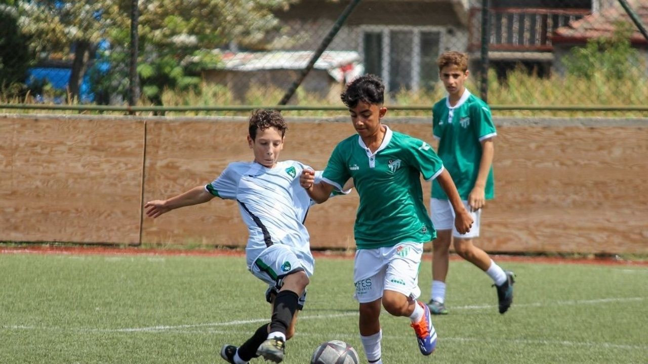 U-14’ler Sakarya’da şampiyon oldu