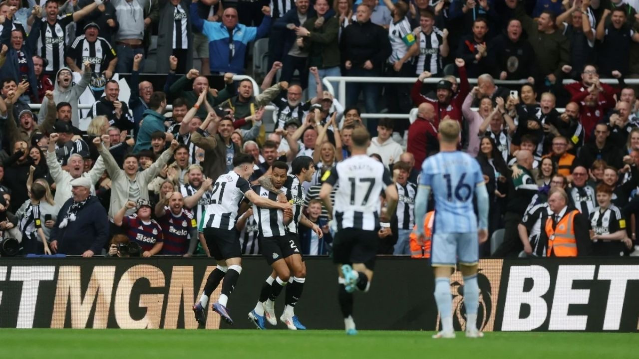 Newcastle United, Tottenham'ı 2-1 Mağlup Etti