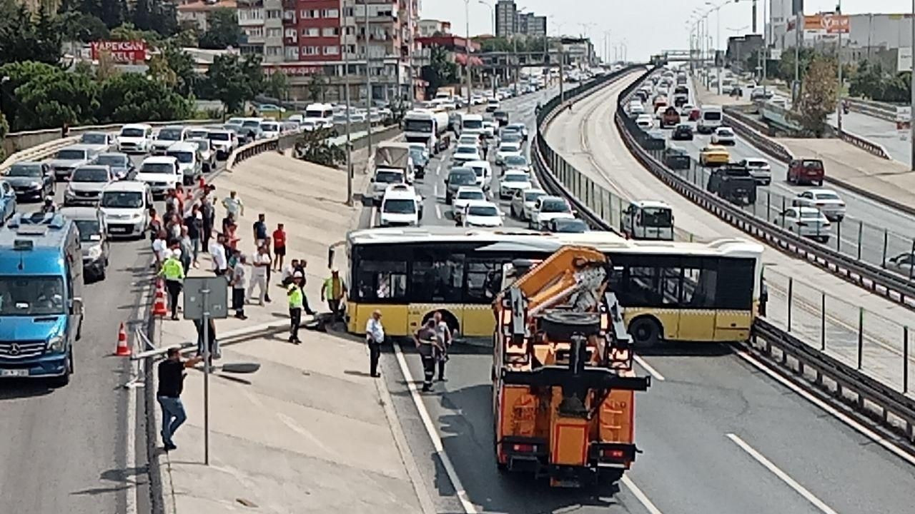 İETT Otobüsü Kaza Yaptı, D-100 Edirne İstikameti Trafiğe Kapandı