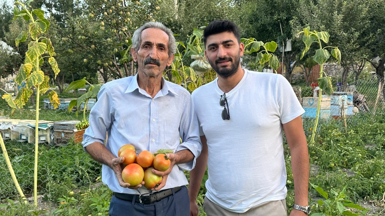 Çiftçi baba alın teriyle 4’ü doktor, 3'ü öğretmen, 2'si mimar, 1'i mühendis 10 çocuk yetiştirdi