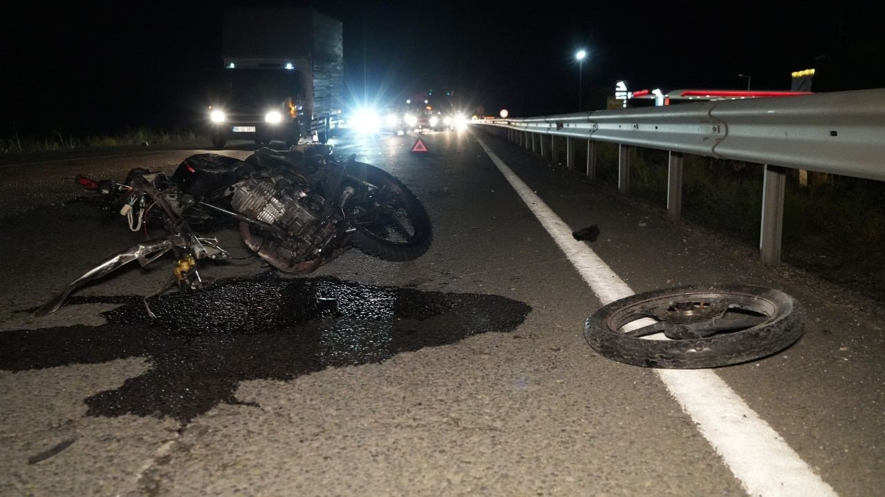 Kırıkkale'de Devrilen Motosikletin Sürücüsü Tek Ayakkabıyla Kaçtı