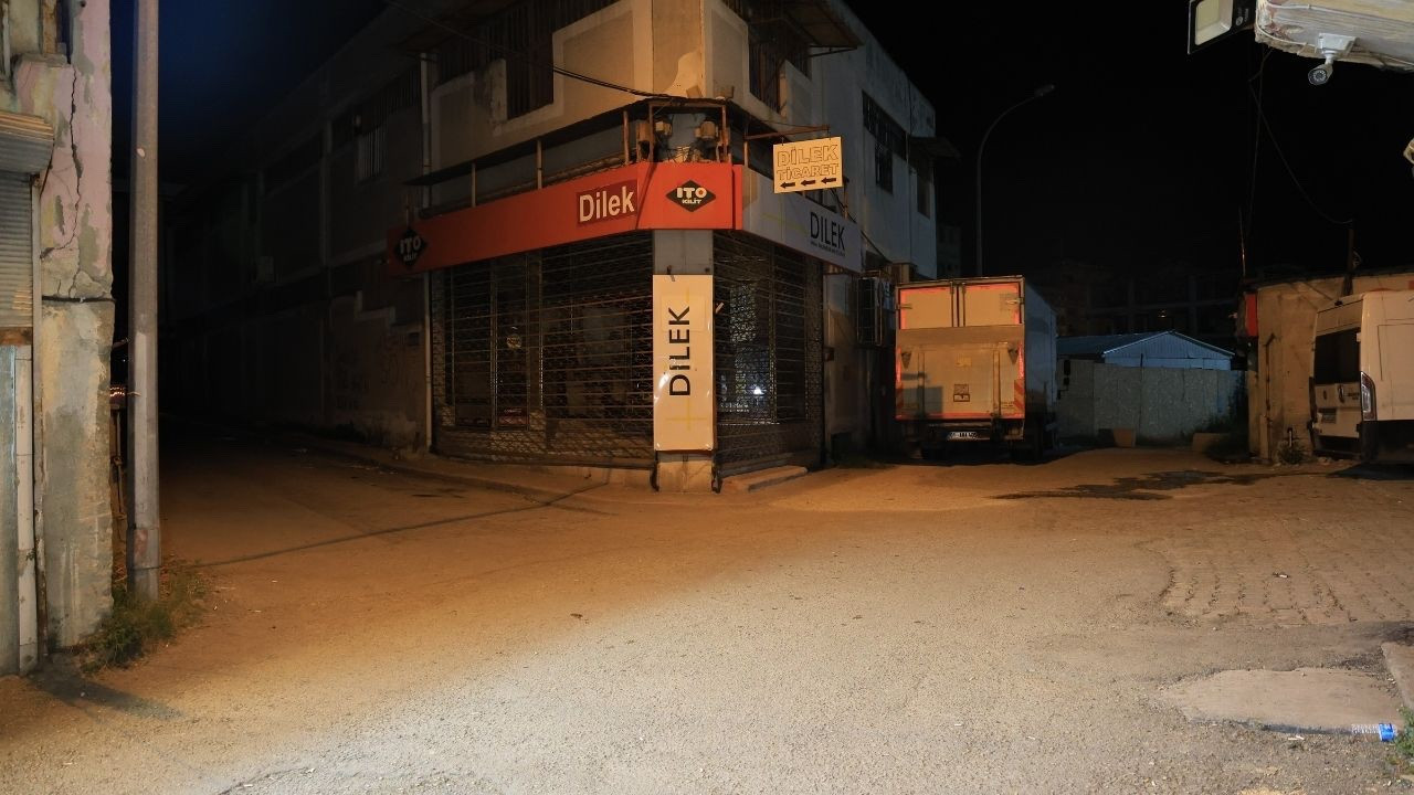 Adana’da Motosikletli Saldırganlar Sokak Ortasında Cinayet İşledi