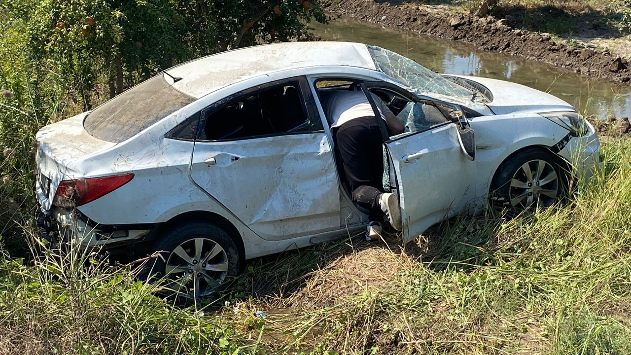 İki otomobil kafa kafaya çarpıştı: 5 yaralı