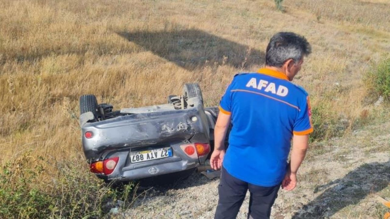 Erzincan'da Otomobil Şarampole Uçtu: 6 Kişi Yaralandı