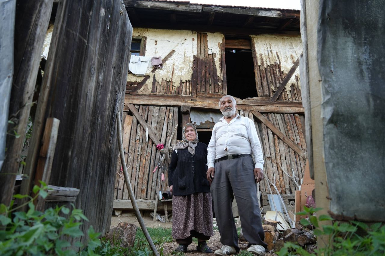 Elektriksiz ve Susuz Yaşayan Çiftin Zor Günleri: Oğlunun Borcu Yüzünden Mağdur - Sayfa 2