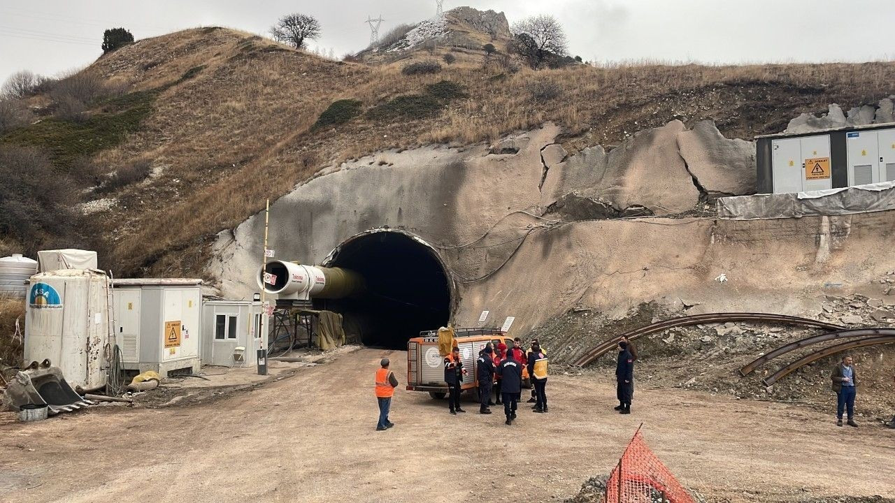 Kop Tüneli'nde Göçük: 1 İşçi Hayatını Kaybetti, 2 Yaralı