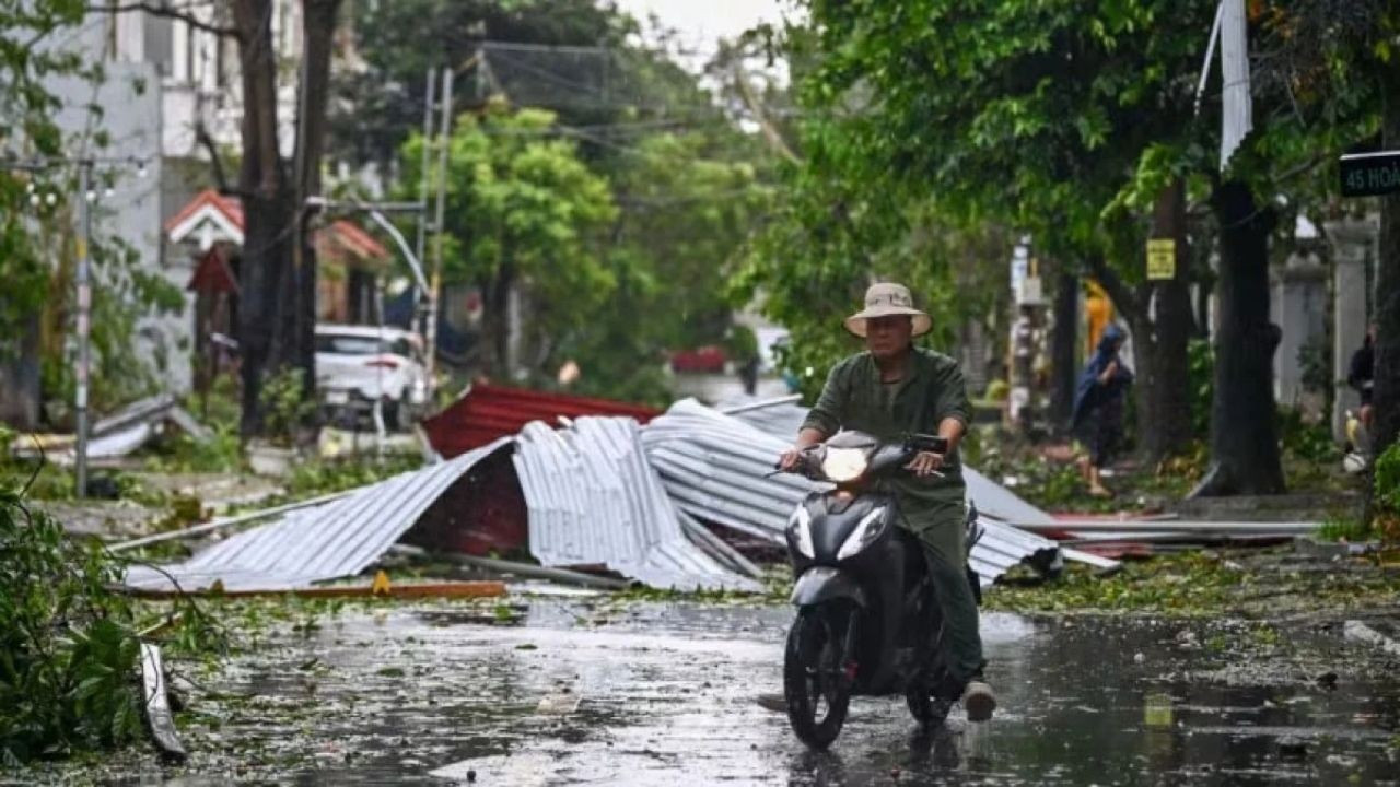 Süper Tayfun Yagi Vietnam'ı Vurdu: 4 Kişi Hayatını Kaybetti