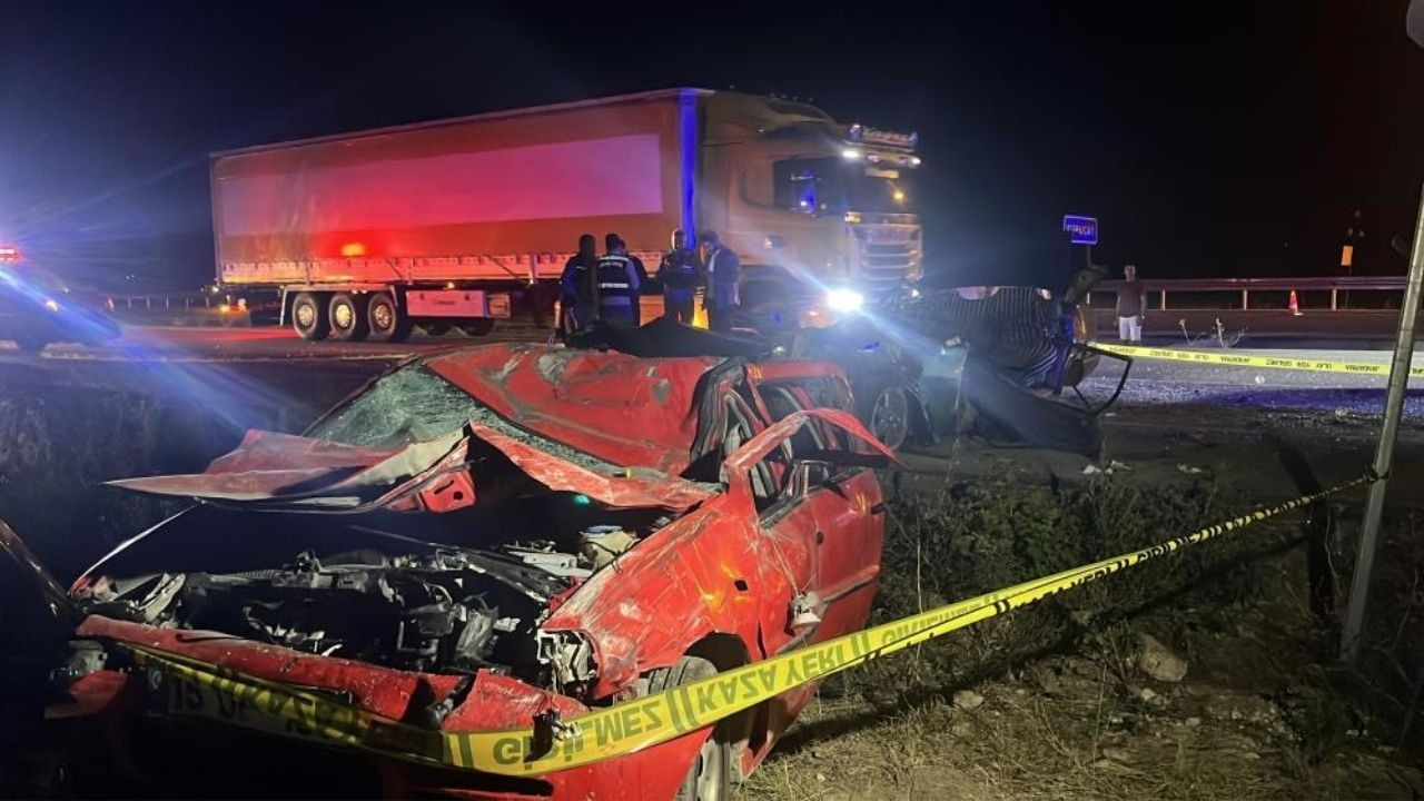 Burdur’da Feci Kaza: 2 Kişi Hayatını Kaybetti, 3 Yaralı