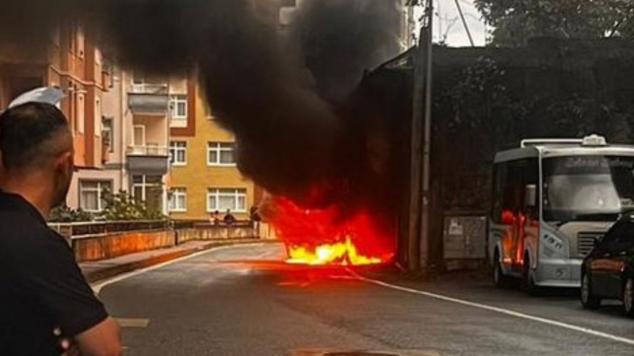 Rize’de Seyir Halindeki Araç Alev Aldı! Araç Kül Oldu