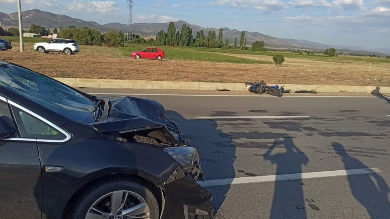 Konya’da Otomobil ve Motosiklet Çarpıştı: 2 Genç Ağır Yaralı