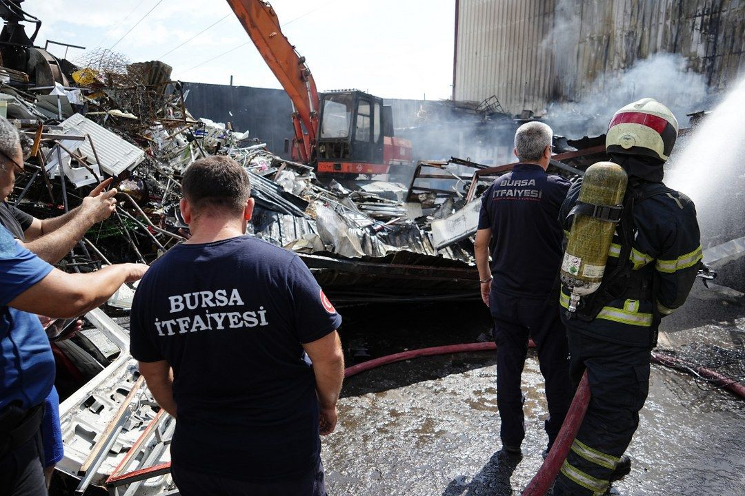 Bursa'da geri dönüşüm tesisinde yangın - Sayfa 4