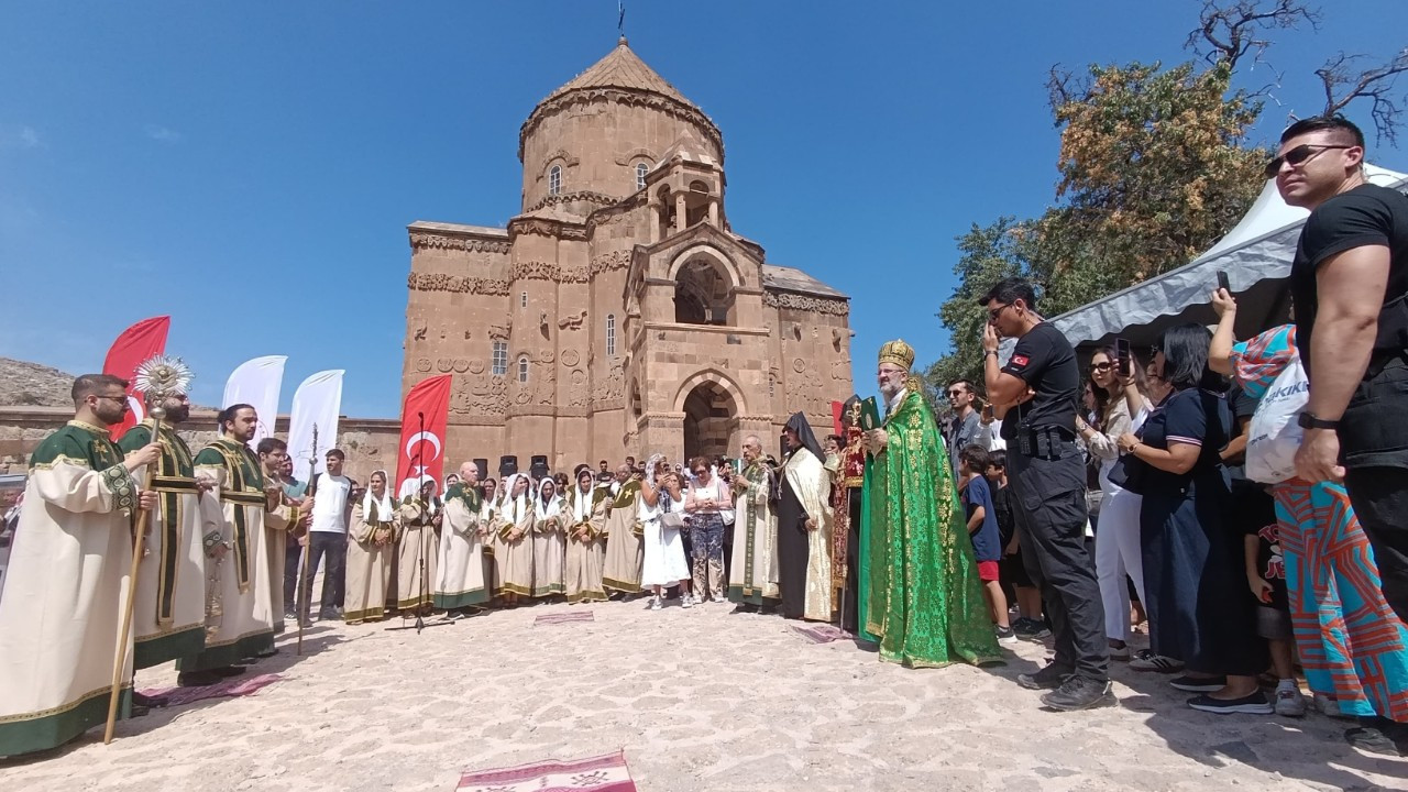 Akdamar Adası'ndaki 12'nci Ermeni ayini sona erdi