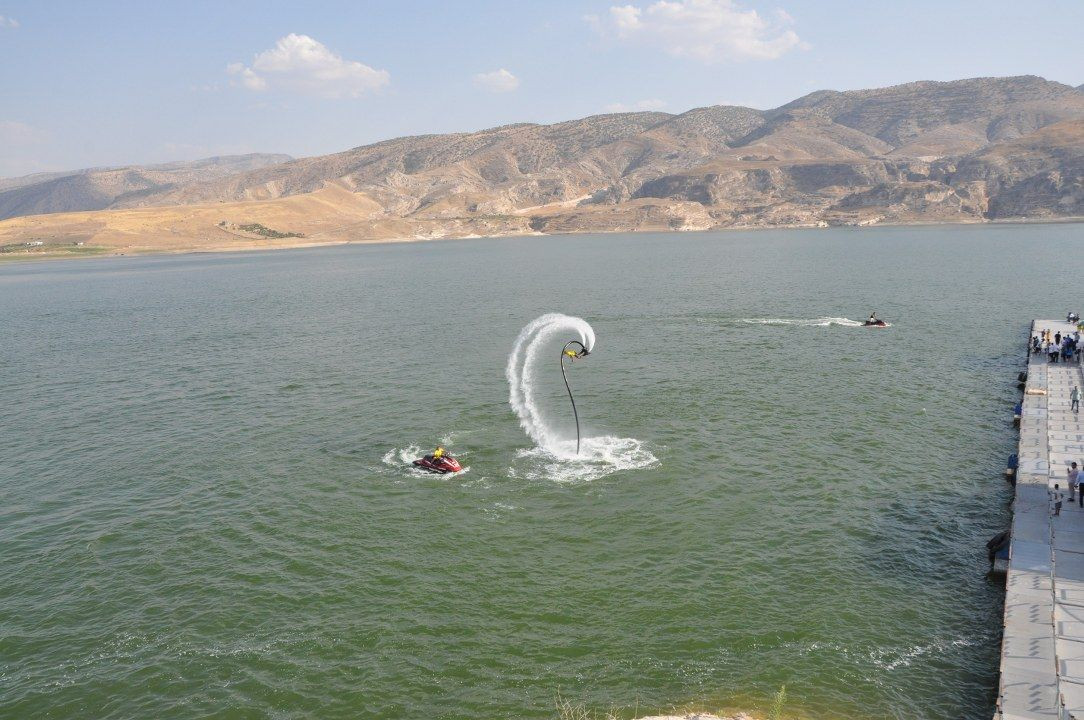 Denizi olmayan Batman'da flyboard gösterisi yoğun ilgi gördü - Sayfa 1