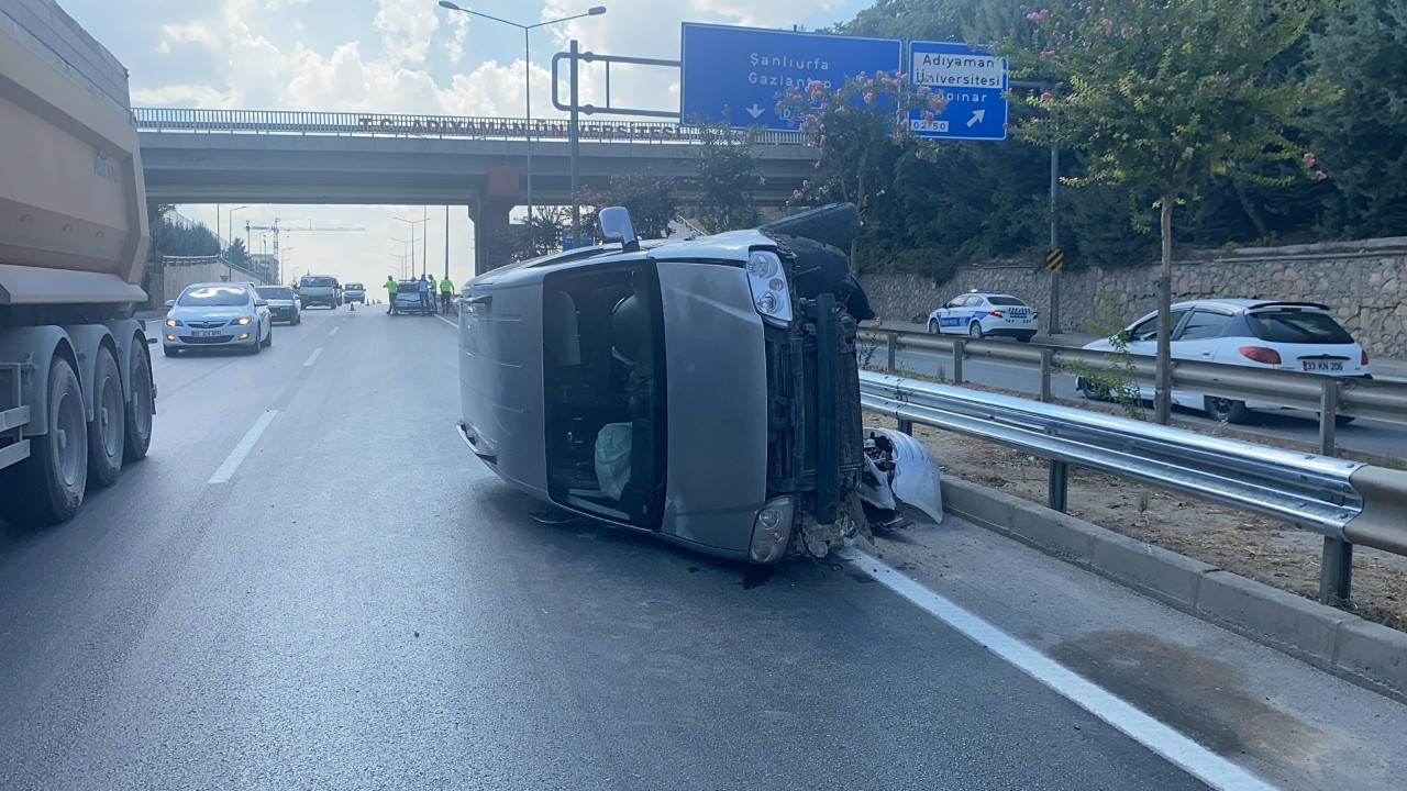 Adıyaman'da feci kaza! Bariyerlere çarparak takla attı: 1 yaralı