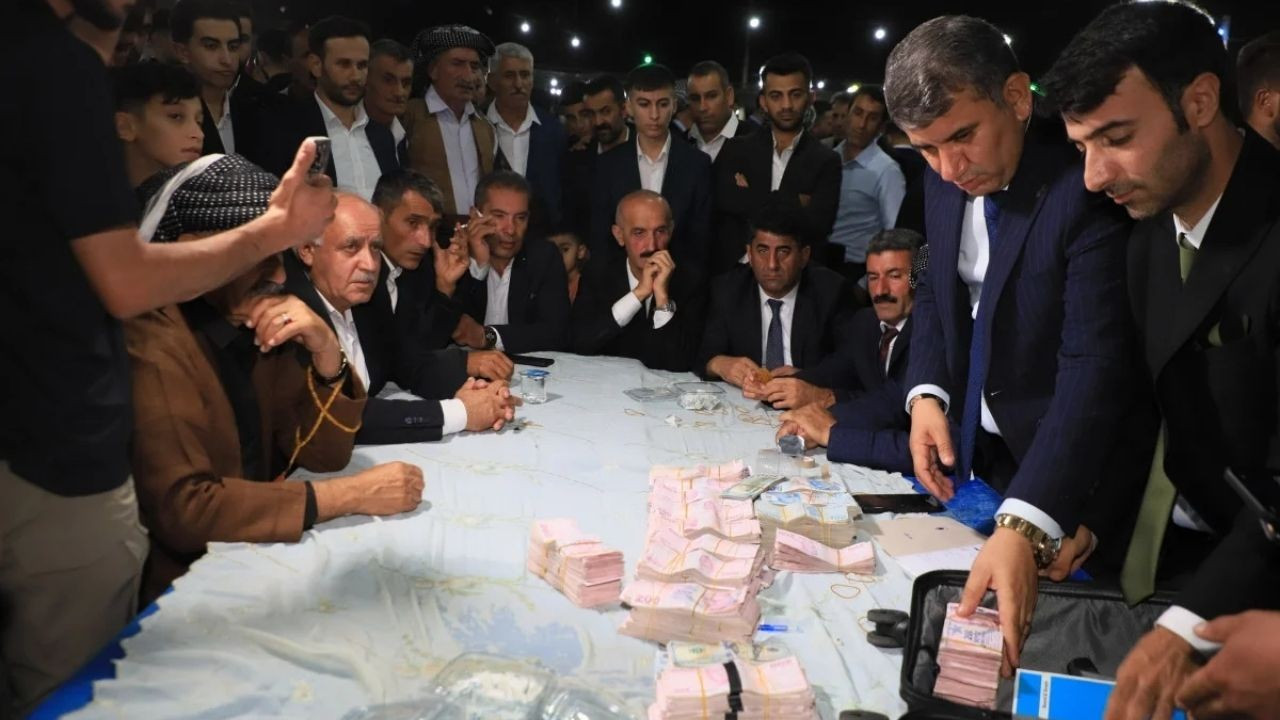 Hakkari'de Aşiret Düğününde 20 Milyona Yakın Takı Takıldı