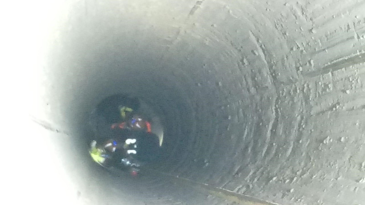 24 metrelik kuyuya düşen işçi yaralı olarak kurtarıldı