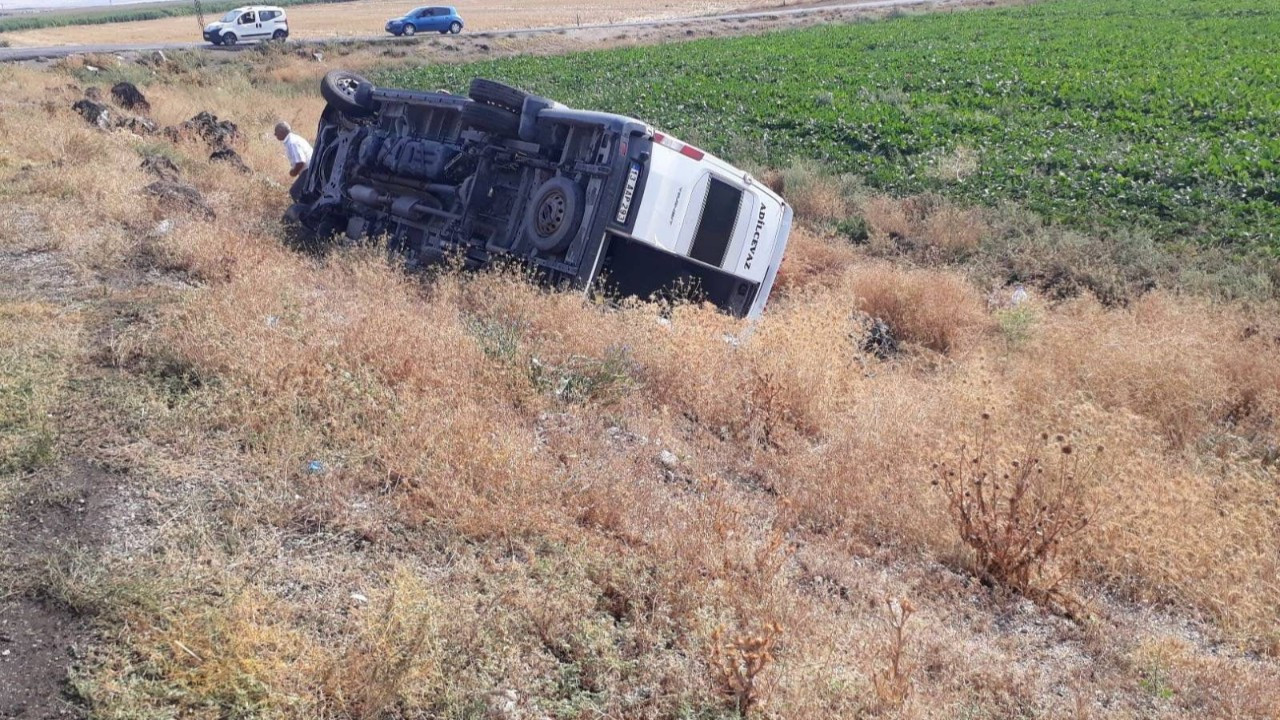 Öğretmen servisi şarampole devrildi: 10 yaralı