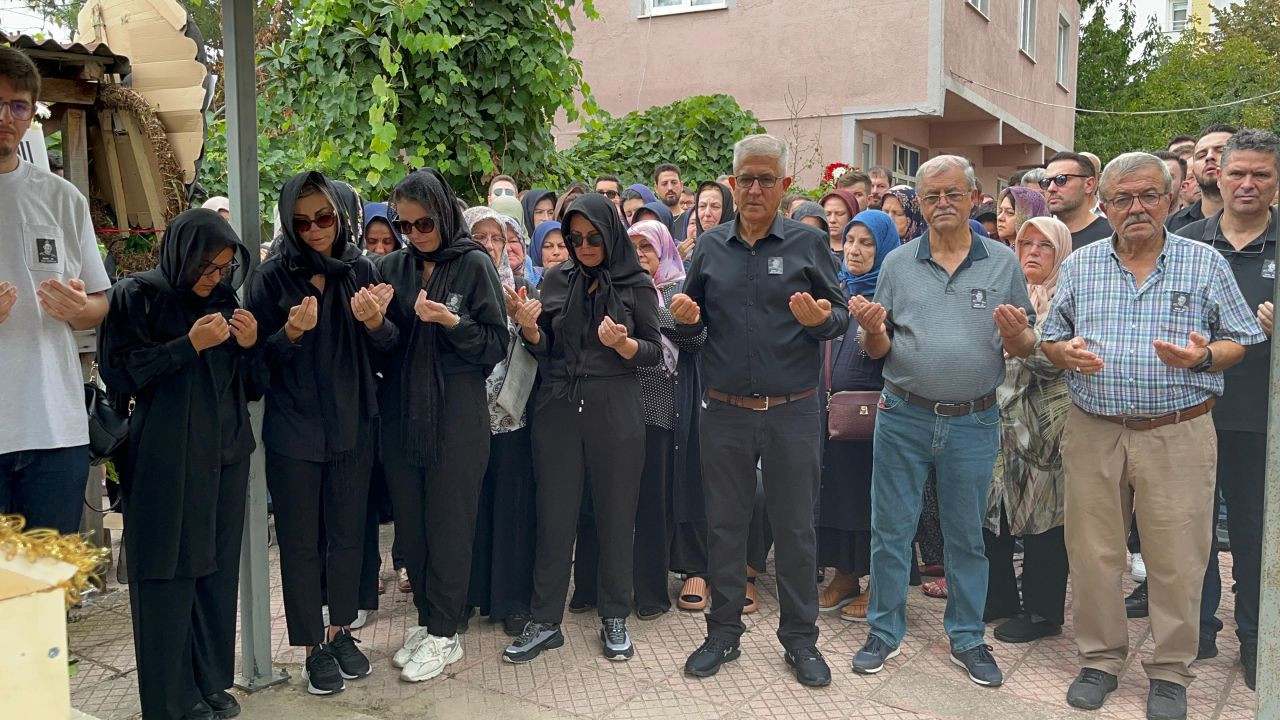 Milli basketbolcu İlkan Karaman gözyaşlarıyla son yolculuğuna uğurlandı - Sayfa 2