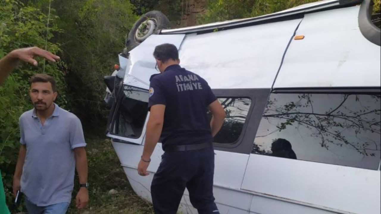 Adana’da Feci Kaza! Okul Servisi Devrildi, 9 Yaralı Var