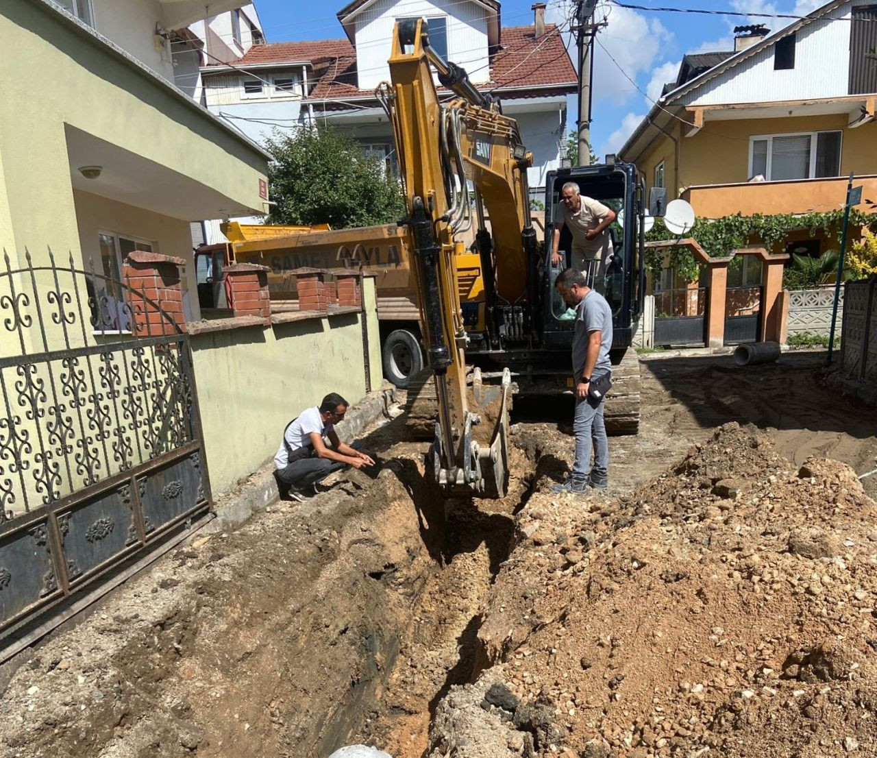 Erenler’de Alt ve Üstyapı Çalışmaları Hız Kesmeden Devam Ediyor - Sayfa 4