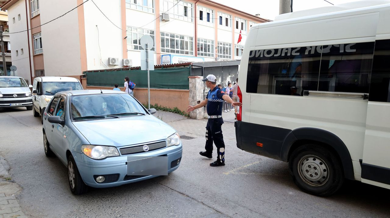 Büyükşehir'den Okul Çevrelerinde Güvenlik Tedbirleri: Huzurlu Eğitim İçin Denetimler Sıklaştı - Sayfa 3